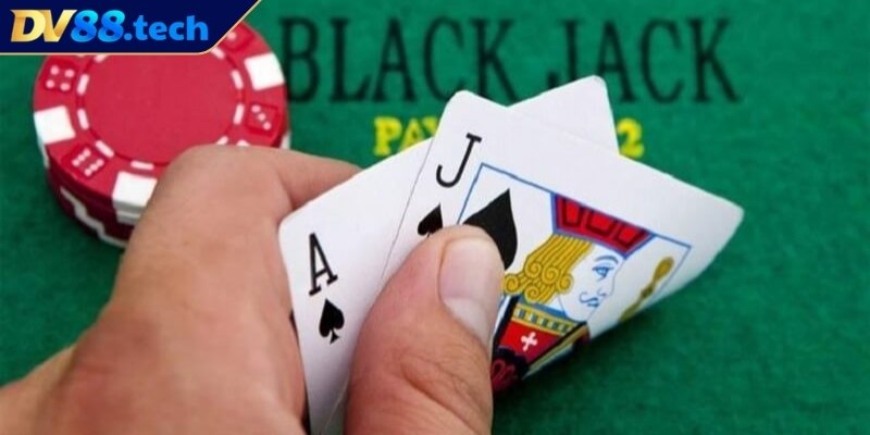 Xì Dách DV88 - Luật Chơi Và Bí Quyết Tăng Tỷ Lệ Thắng 3 Quan sát kỹ lá ngửa